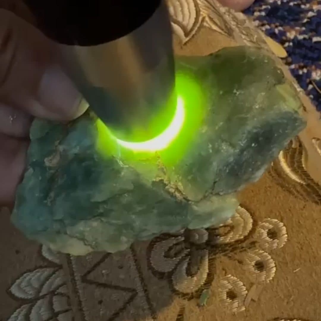 Torch Test on Rough Nephrite - Hilal Abad