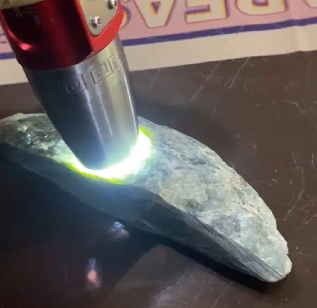 Torch Test on a Nephrite Slab - Hilal Abad